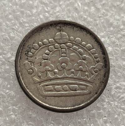 外国优质老铜币高银银币，周六九点倒数截拍，满百包邮，持续收拍，年后发货 - 瑞典 1957 年   25 欧尔银币，属于古斯塔夫六世・阿道夫在位时期。当时瑞典正处于战后经济高速发展阶段，该币以皇冠图案为设计，见证了瑞典战后稳定的货币体系与社会繁荣。