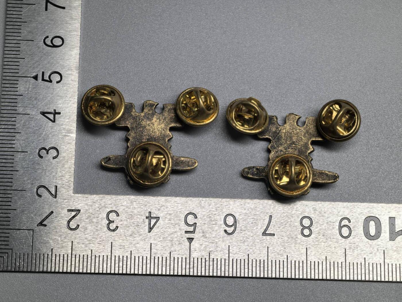 小驴勋章奖章收藏2月7日周六晚六点拍卖（珍爱和平，收藏战争，铭记历史，勿忘国耻，忠党爱国。有偿代拍，送拍规则在简介最后，参拍须阅读规则后再参拍，关系到运费包装发货时效真假辨别等关键信息，拍卖时不再发原图，看大图店主微信码在拍卖店铺介绍里）