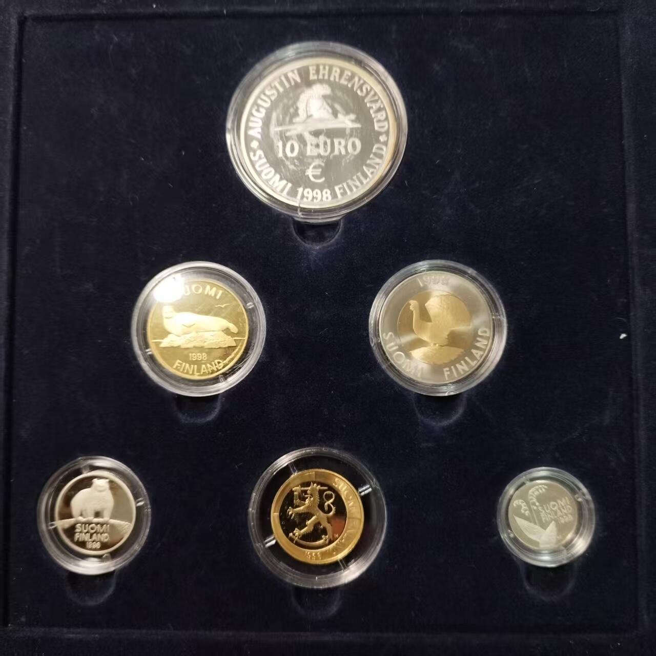 长老汇蛇年精选第九十八场拍卖 芬兰1998年精制套币，盒证齐全 带一枚27克大银币 非常少见，量2000