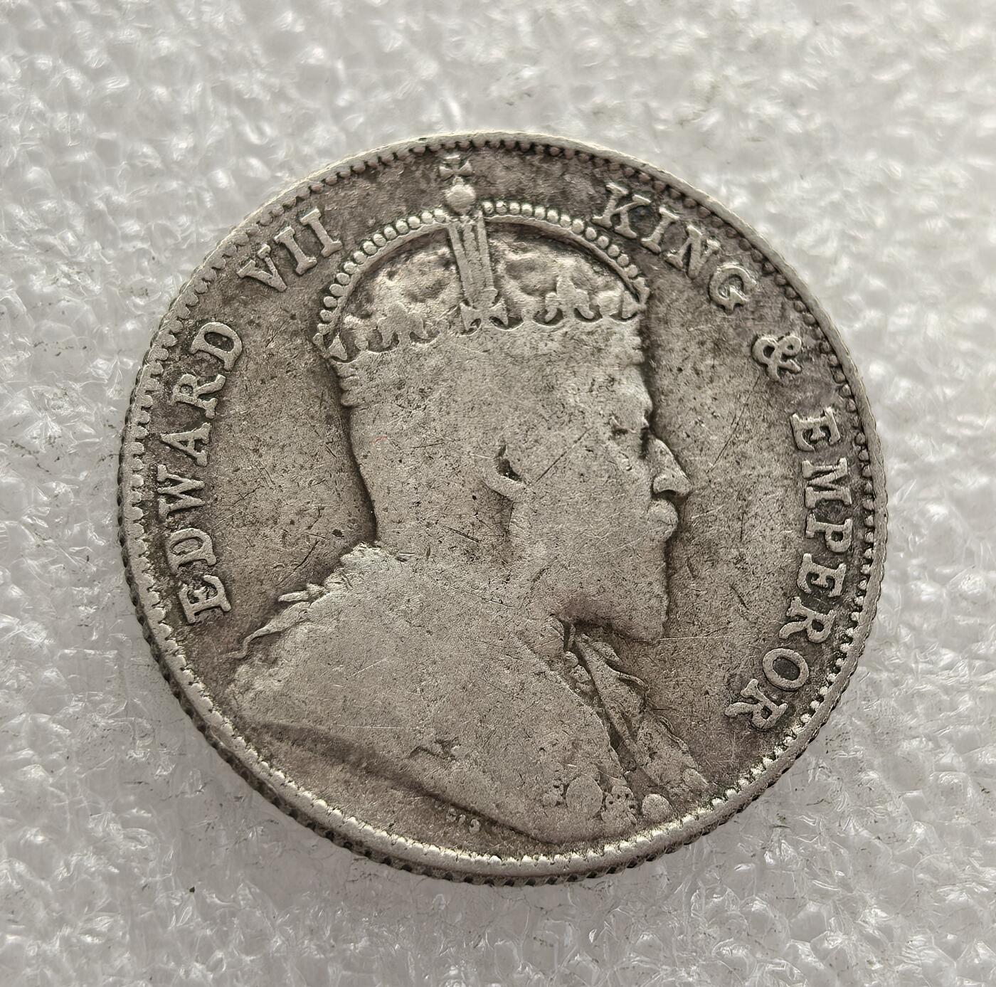 外国优质老铜币高银银币，周六九点倒数截拍，满百包邮，持续收拍，年后发货 英属海峡殖民地 1910 年   20 分银币，属于爱德华七世时期的流通货币。当时海峡殖民地是英国在东南亚的商贸核心，该币以国王头像与面值为设计，见证了英国殖民统治下东南亚的货币统一与商贸繁荣。