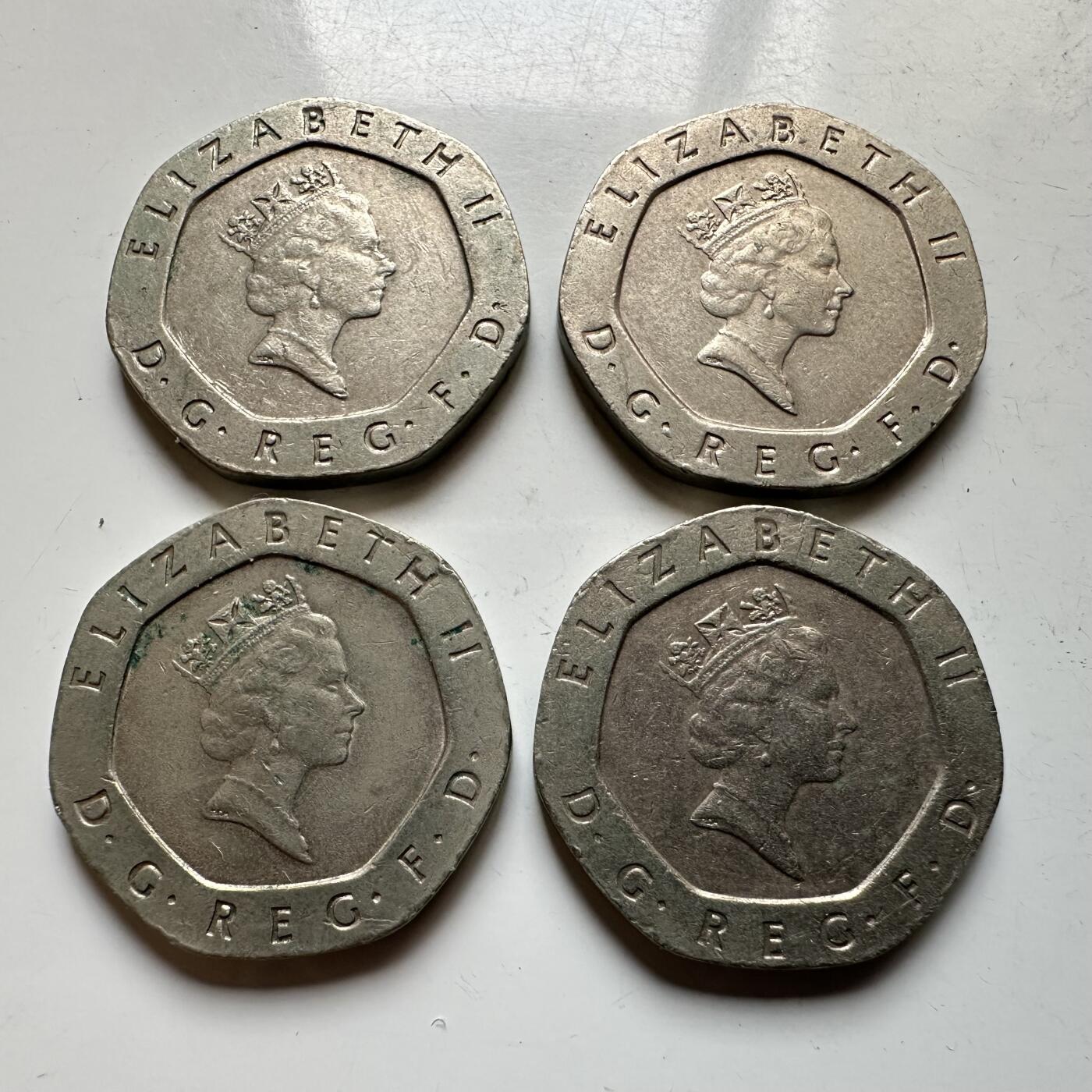 🌹外币初藏🌹🐯2026年第17场 快递将在12号停运 年前需发货的抓紧 ，年后正月十五恢复发货 中年版20便士 4枚