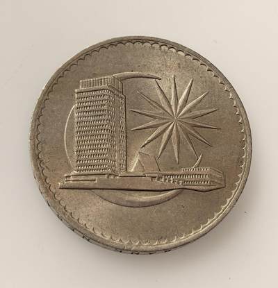 外国优质老铜币高银银币，周六九点倒数截拍，满百包邮，持续收拍，年后发货 - 1971 年马来西亚   1 林吉特硬币，属马来西亚独立后早期流通货币，背面铸国会大厦、星月及 14 角星（象征 13 州与联邦），彰显国家主权与发展，见证马来西亚货币体系的构建历程。