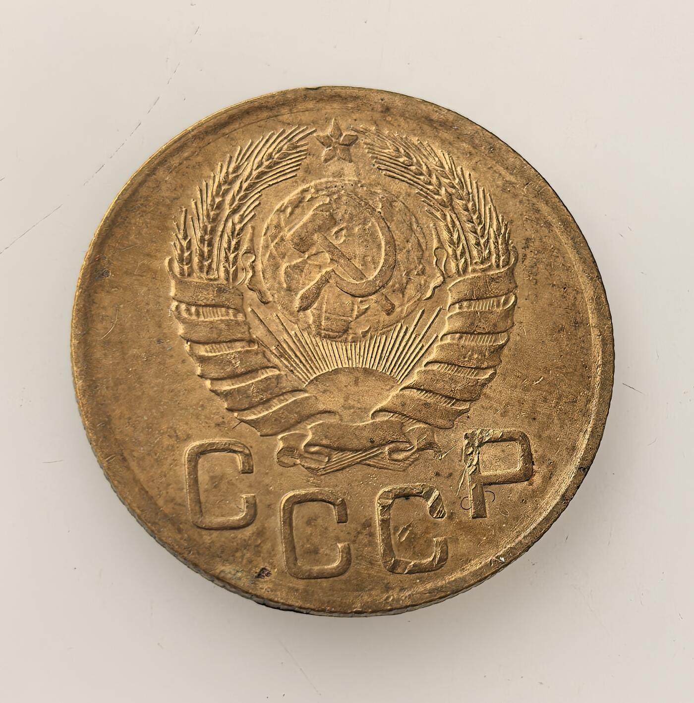 外国优质老铜币高银银币，周六九点倒数截拍，满百包邮，持续收拍，年后发货 苏联1946 年3 戈比流通铜币，属二战结束后经济恢复初期的小额辅币，以铜合金铸造，见证了苏联战后重建阶段的日常货币流通与经济复苏进程。