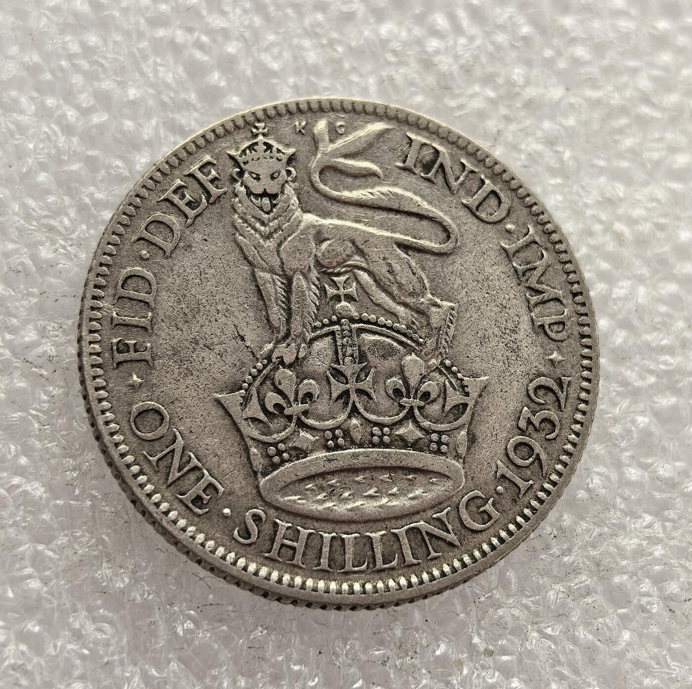 外国优质老铜币高银银币，周六九点倒数截拍，满百包邮，持续收拍，年后发货 英国 1932 年 1 先令银币，属于乔治五世时期的流通货币。当时英国正深陷经济大萧条，该币以 “皇冠上的狮子” 为设计，象征着君主权威与国家韧性，是英国在危机中维系货币体系、稳定殖民统治的重要见证。