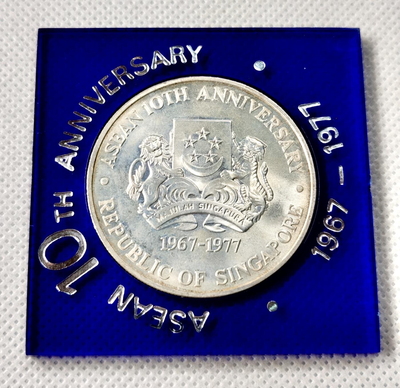 甄臻铺-世界币章拍卖（第49期）精品场拍品征集中，送拍享返佣金等优惠多多 新加坡 东盟成立10周年银币（带包装）