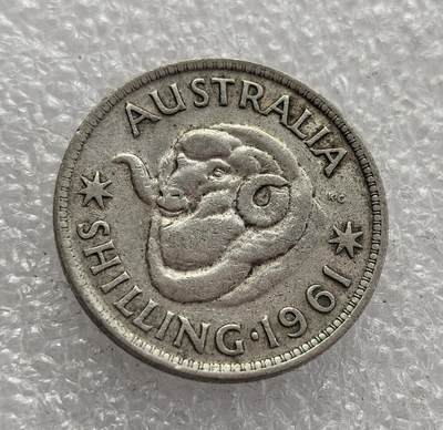 外国优质老铜币高银银币，周六九点倒数截拍，满百包邮，持续收拍，年后发货 - 澳大利亚 1961 年 1 先令银币，属于伊丽莎白二世时期的流通货币。币面的绵羊头图案是澳大利亚畜牧业的象征，见证了该国战后经济繁荣与英联邦身份的延续，也是 1966 年货币十进制改革前的重要货币遗存。