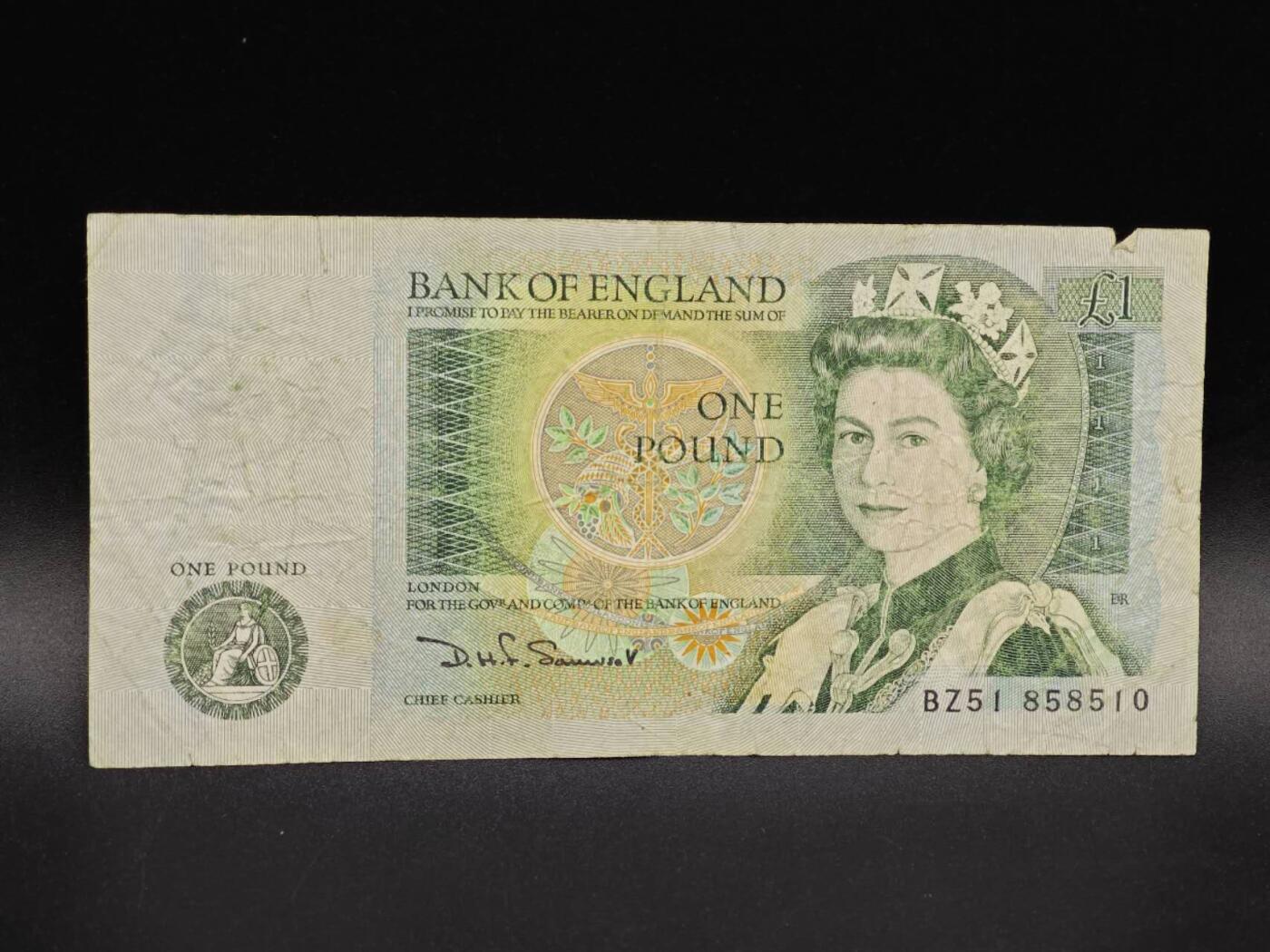 【淘币小摊】实时拍第八百六十五拍   纸币场    年前最后一周之前预留预留8号9号全部发出请更换最新收货地址不方便收货的请勿参拍或者顺丰到付 英国英格兰银行一镑纸币【有折】