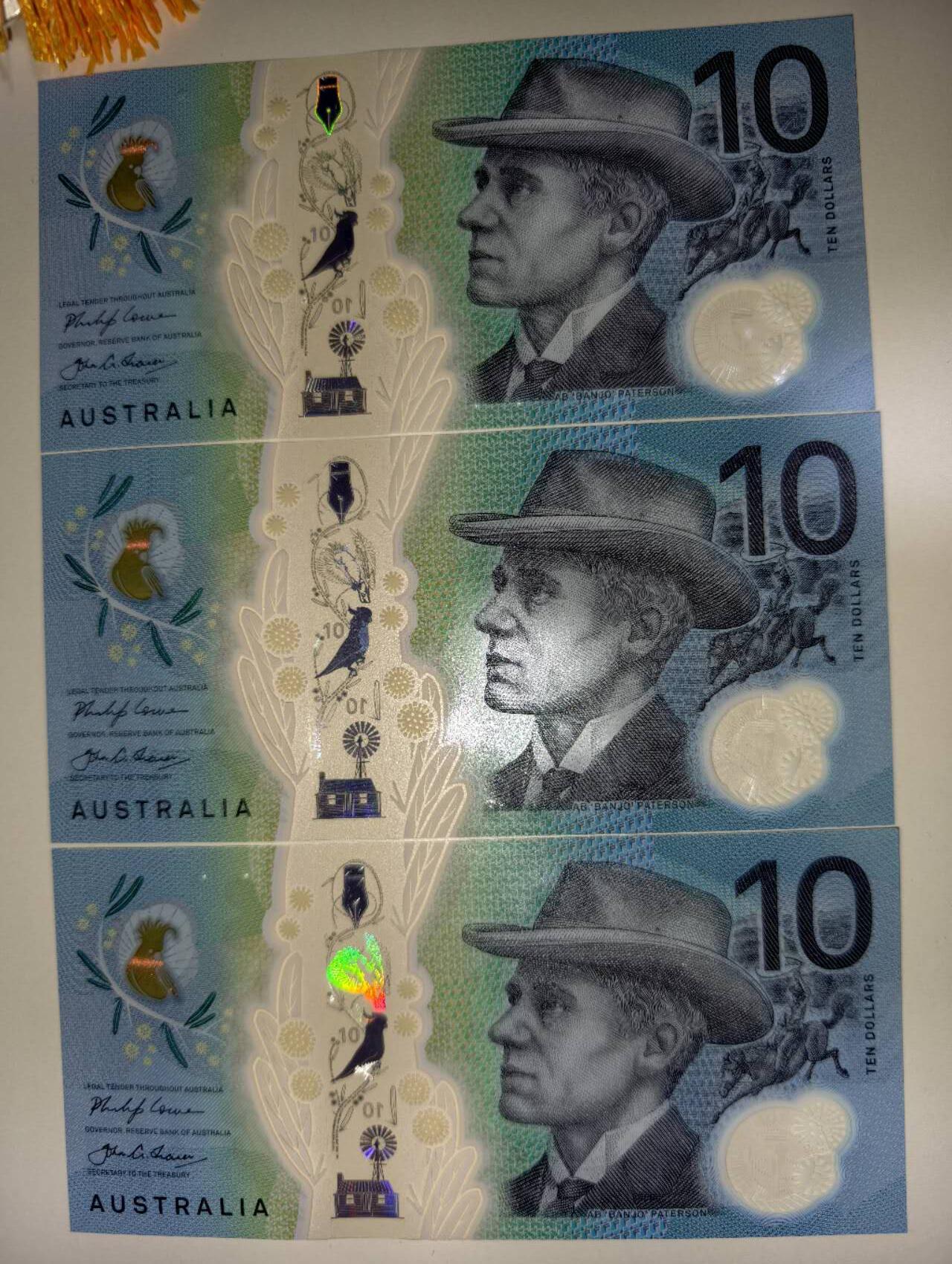 春节钱币瓷器清货捡漏拍场 澳大利亚新版明亮版10元塑料钞 全新UNC三张，部分连号