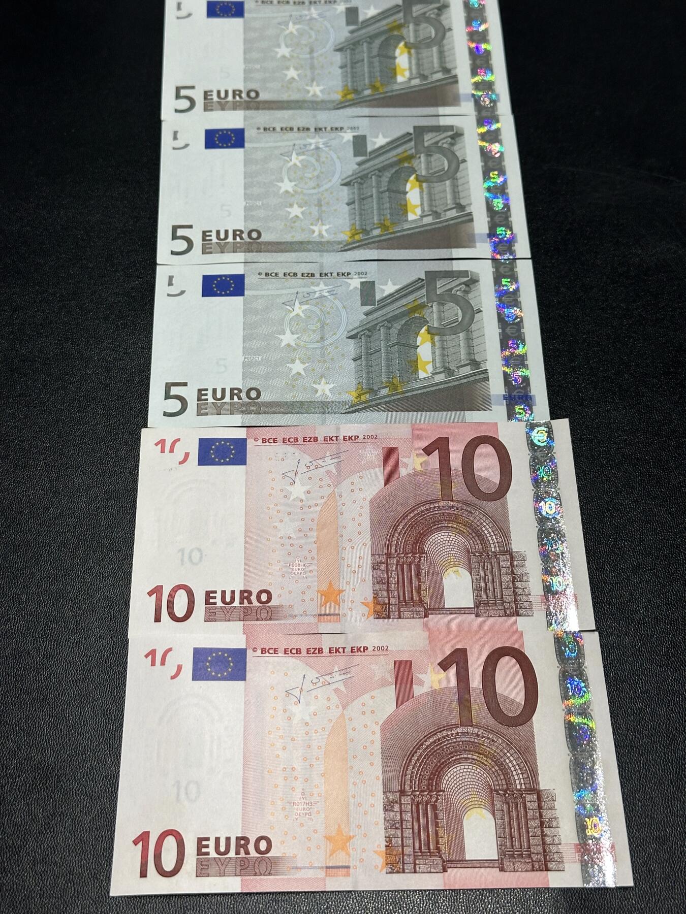 《外钞收藏家》第六百零九期（农历年前收官场、本期年后快递恢复正常再发货）（本平台长期征集拍品、欢迎藏友们联系合作） 二签5和10欧元 五张一起 全新