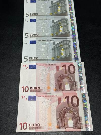 《外钞收藏家》第六百零九期（本期年后快递恢复正常再发货）（本平台长期征集拍品、欢迎藏友们联系合作） - 二签5和10欧元 五张一起 全新