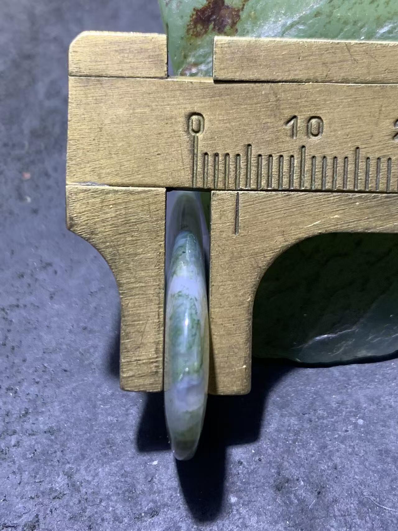 冰透高润度水草玛瑙通货吊坠一个，