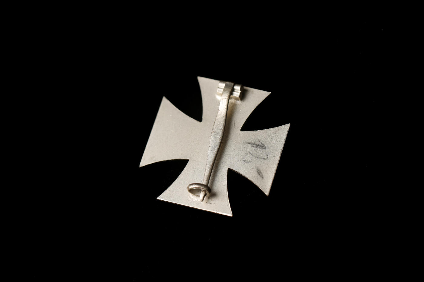 欢庆春节！戎马世界章牌大赏第112期春节大拍  德专场 57版一级铁十字勋章 白油品相极好