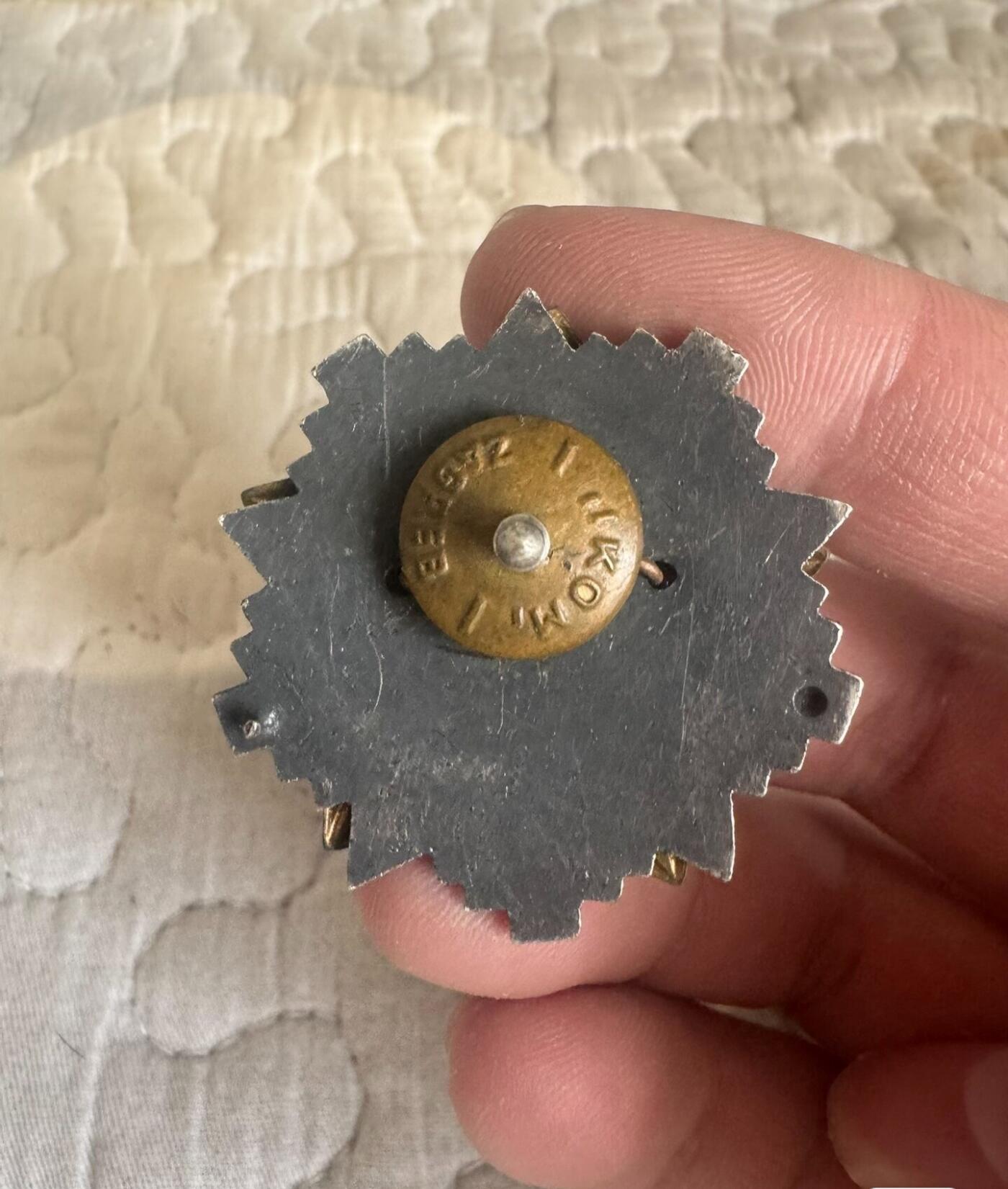 南斯拉夫红星帽徽