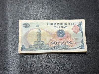 《外钞收藏家》第六百零九期（农历年前收官场、本期年后快递恢复正常再发货）（本平台长期征集拍品、欢迎藏友们联系合作） - 1985年越南1盾 标准100连号 品相如图 有黄潮斑