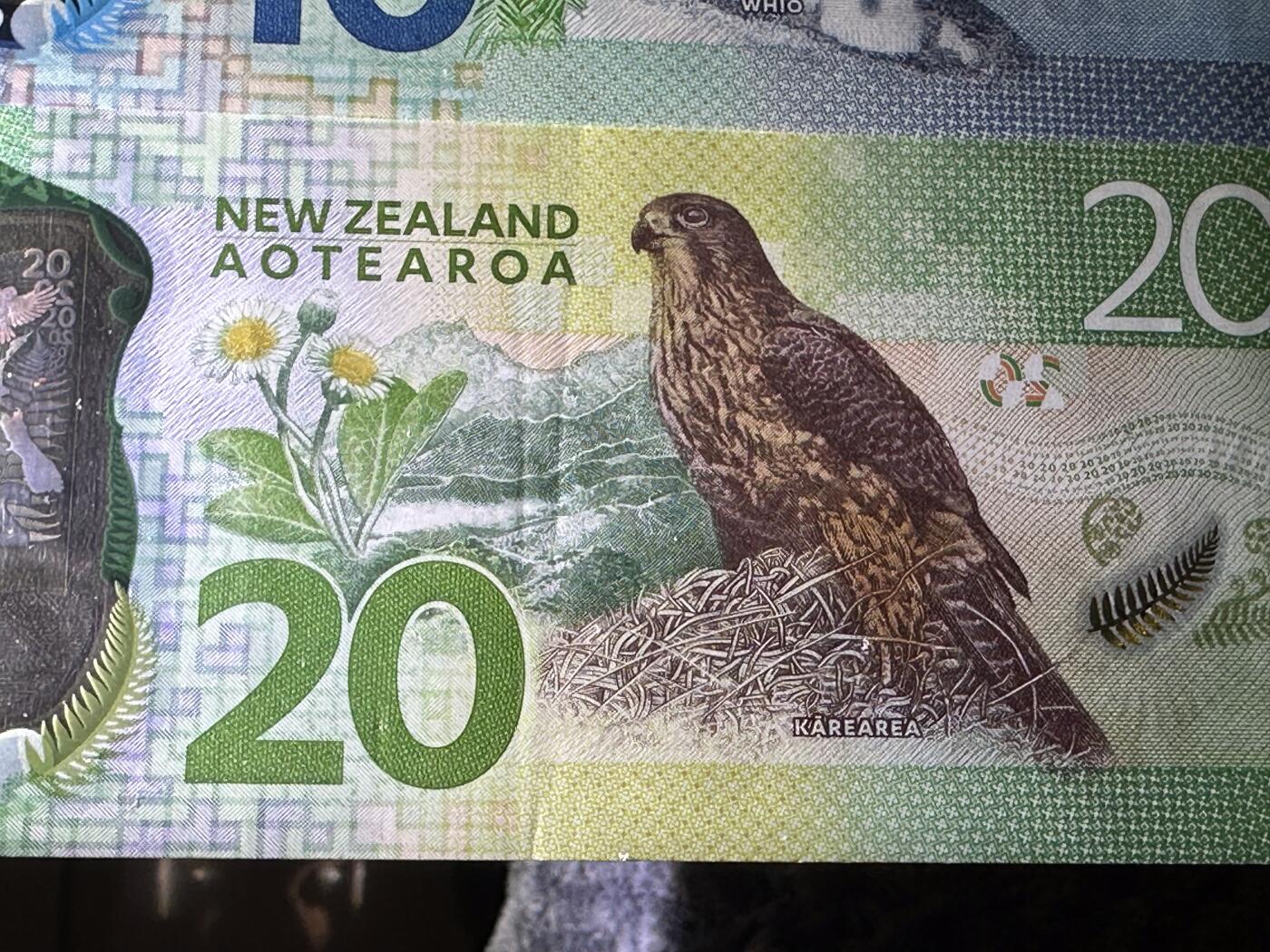 《外钞收藏家》第六百零九期（农历年前收官场、本期年后快递恢复正常再发货）（本平台长期征集拍品、欢迎藏友们联系合作） 新西兰新版塑料钞5/10/20元3张一套 UNC 20有压印