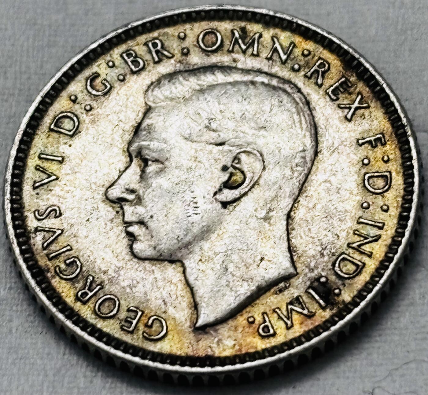 【金马踏春，泉马奔腾】2026 年新年贺岁场，（定于年初五接财神截拍）祝各位老板马到成功，马上有钱，愿岁岁平安喜乐顺遂 带光好品 1942 年英属澳大利亚乔治六世 6 便士银币 2.8 克 925 高银