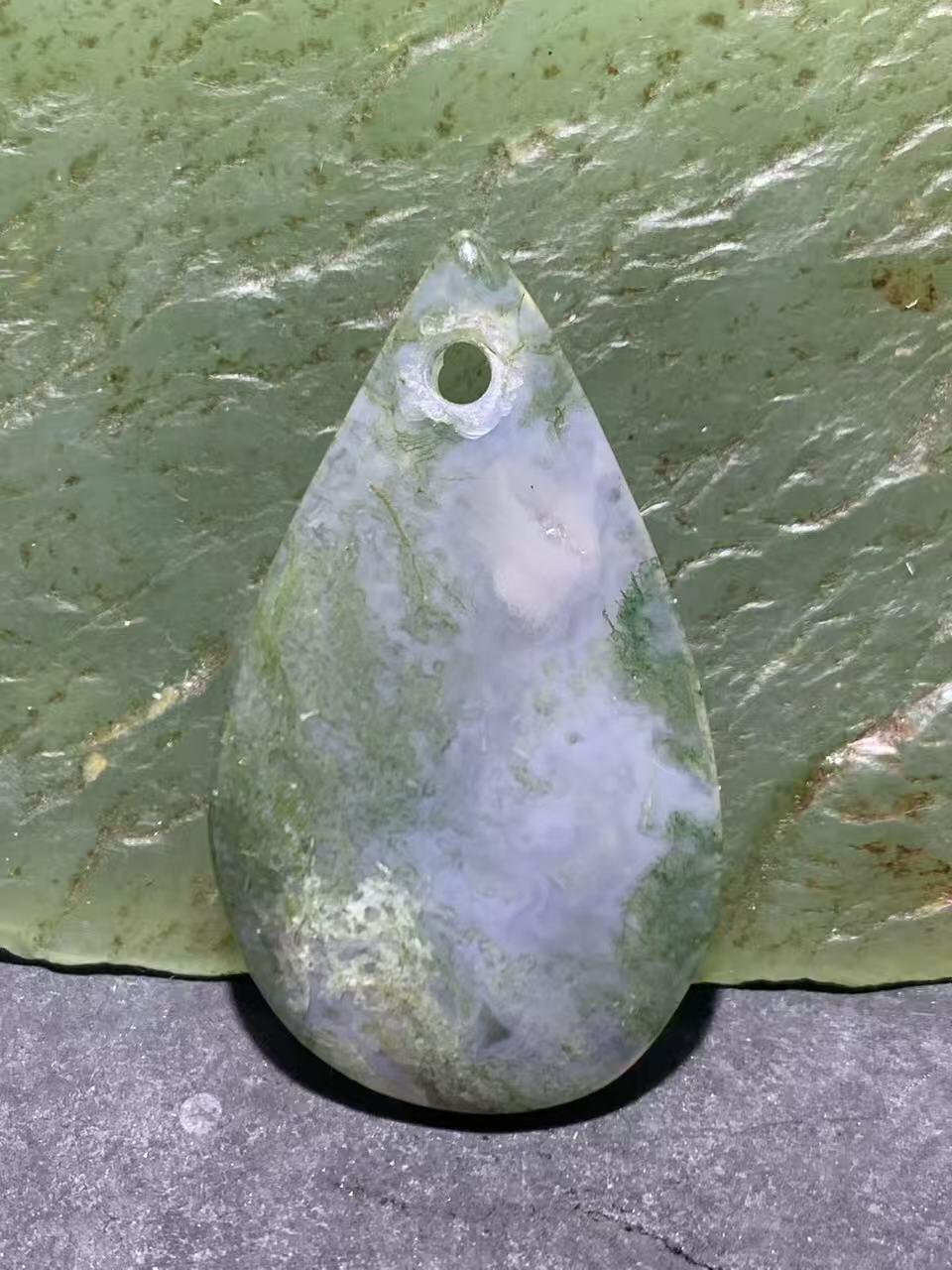 冰透高润度水草玛瑙通货吊坠一个，