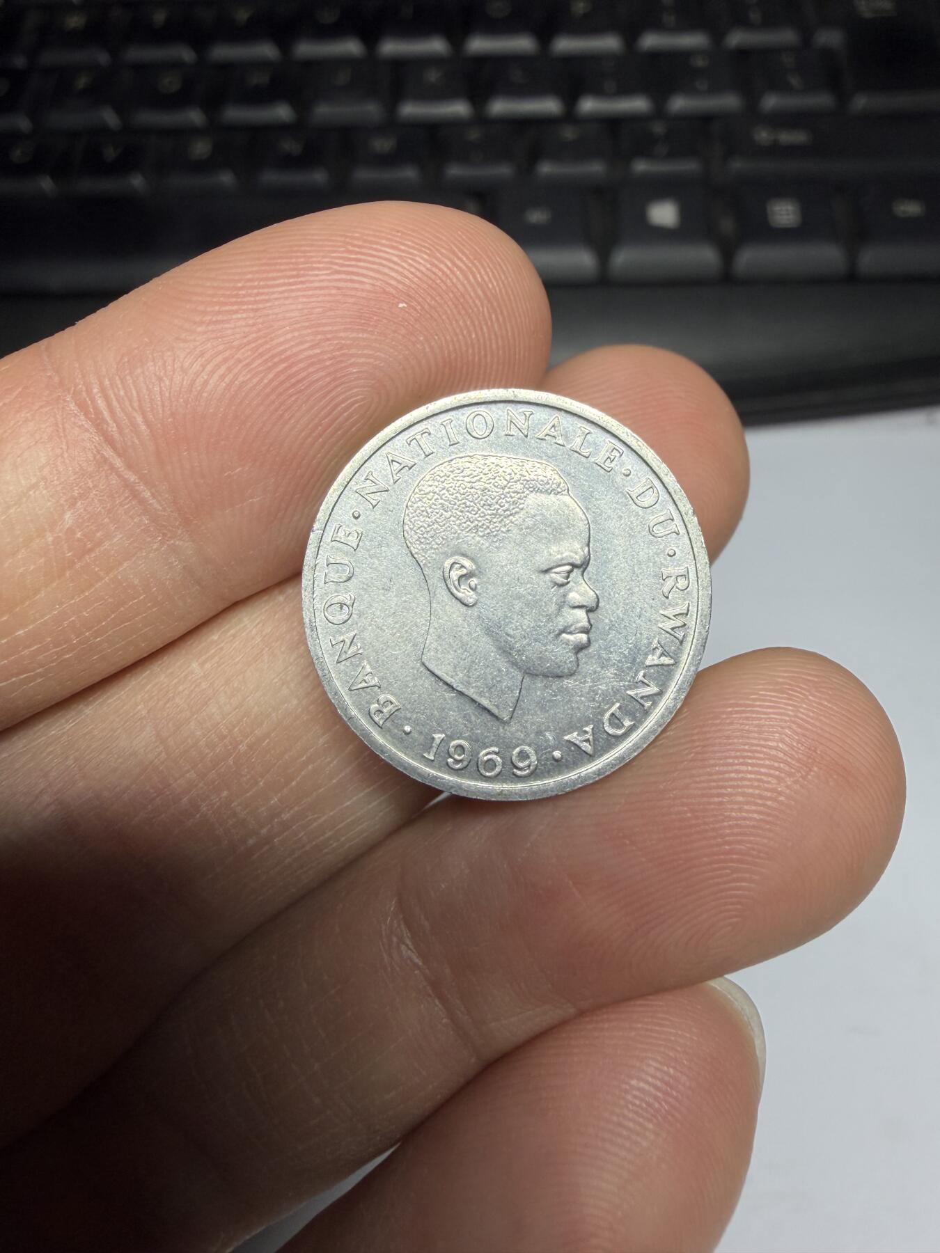 2025年集古藏今外币拍卖第二期-第5场—（总第305拍），可以寄存60天，满160元包邮。 1969年卢旺达1法郎