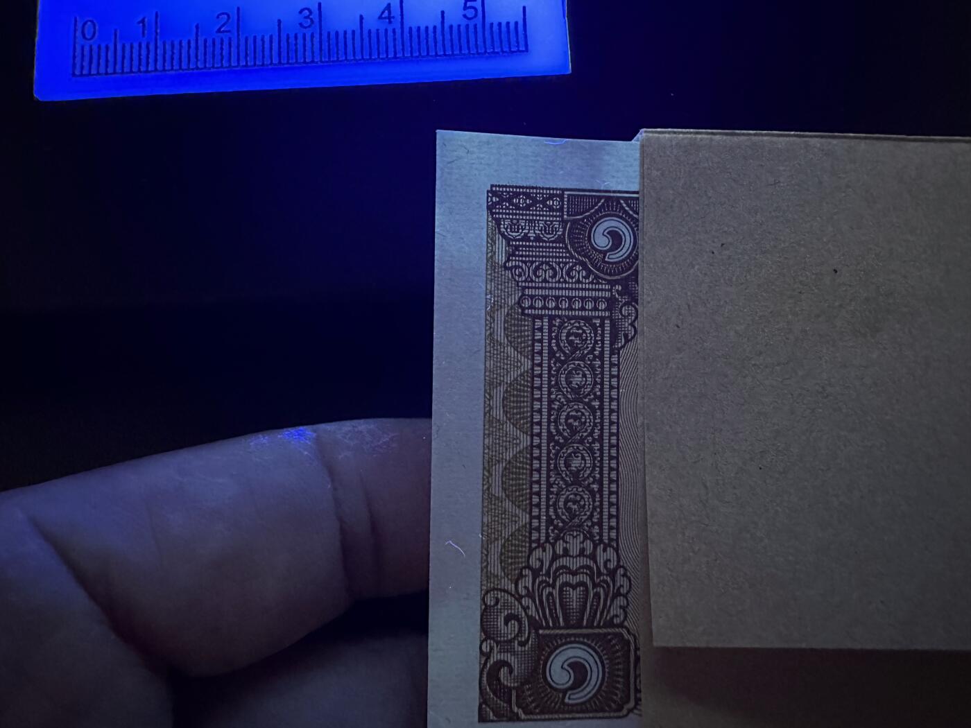 《外钞收藏家》第六百零九期（农历年前收官场、本期年后快递恢复正常再发货）（本平台长期征集拍品、欢迎藏友们联系合作） 1979年版柬埔寨瑞尔 标准100连号 无47 最后一张品相较差 其他有潮斑 平光情况下整体状态还不错