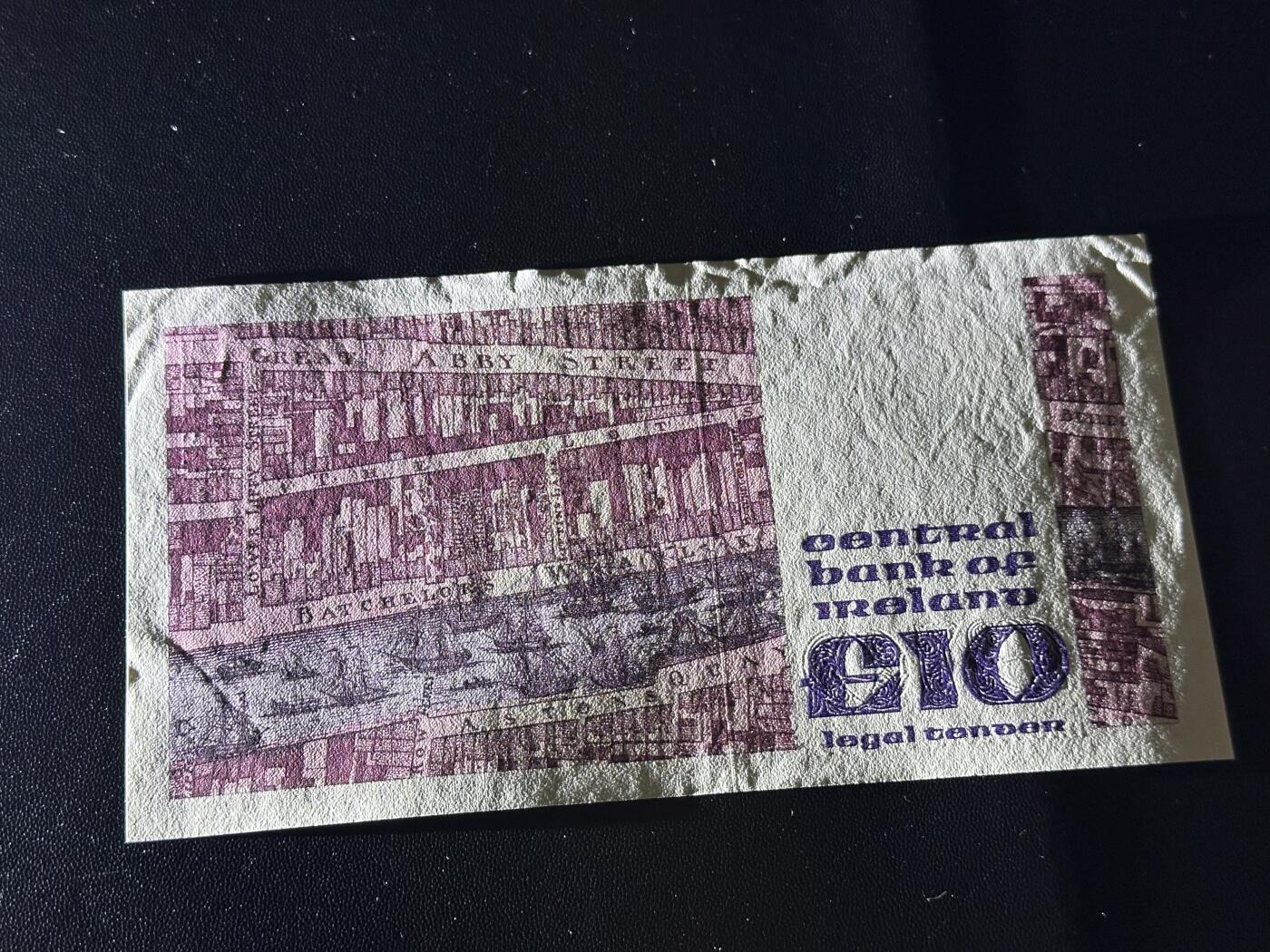 《外钞收藏家》第六百零九期（农历年前收官场、本期年后快递恢复正常再发货）（本平台长期征集拍品、欢迎藏友们联系合作） 爱尔兰1979年10镑（9品左右，大票幅纸币，全程无4）		9品