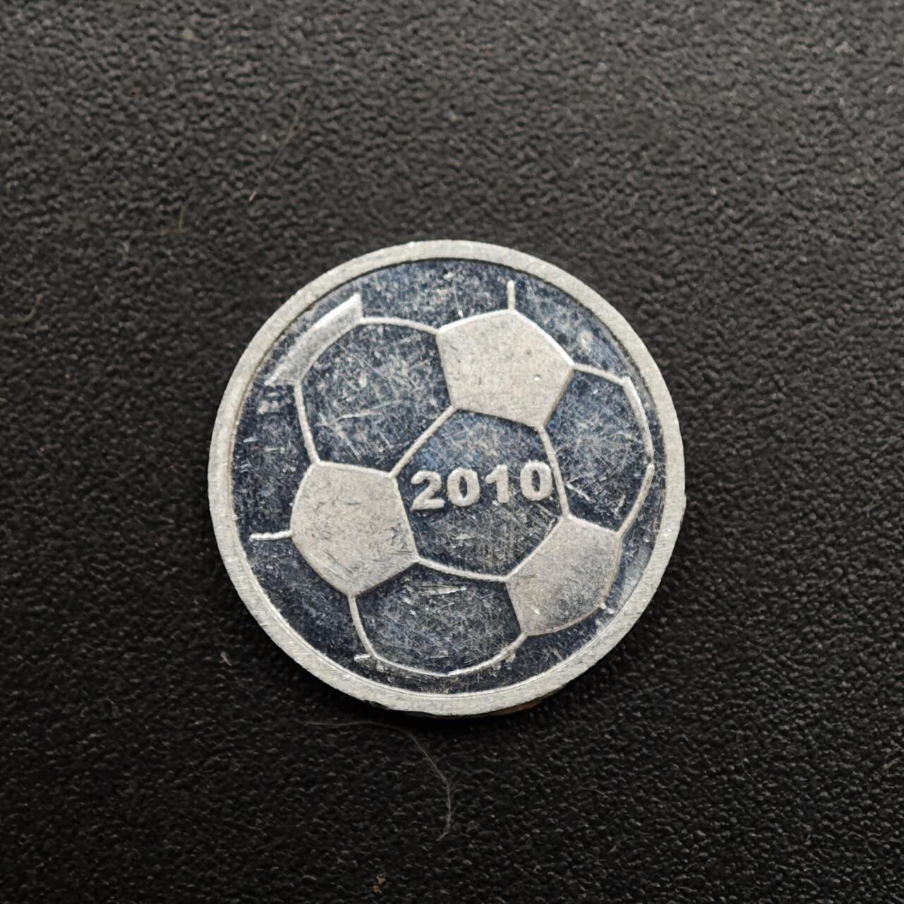  【淘币小摊】限时拍第八百六十六拍   散币场    年前最后一周之前预留8号9号全部发出请更换最新收货地址不方便收货的请勿参拍或者顺丰到付 卡奔达2010年世界杯1/2分小铝币