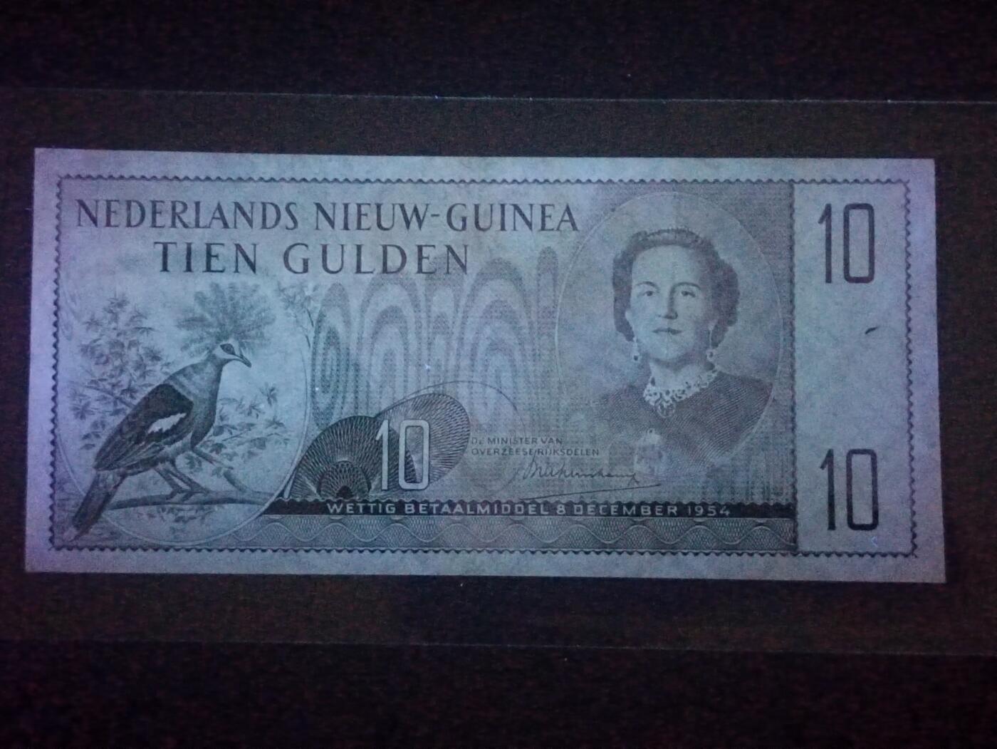【年前末拍！】2026二月第二期，总216期 荷属新几内亚（现巴布亚新几内亚的一部分）1954版10盾UNC-有针孔，极其稀有的地区纸币，朱丽安娜女王，新几内亚此时期发行的纸币几乎难得一见