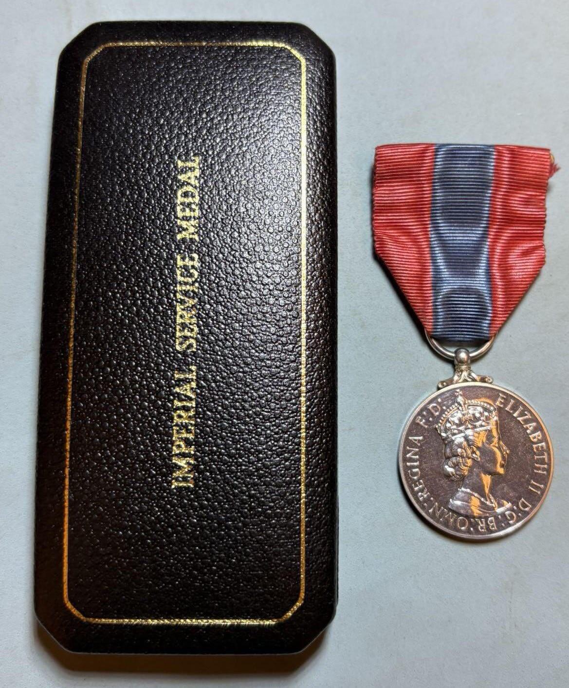 盛世勋华——号角文化勋章邮票专场拍卖第304期 英国帝国服务奖章 银制带原盒 重30克，银价600+