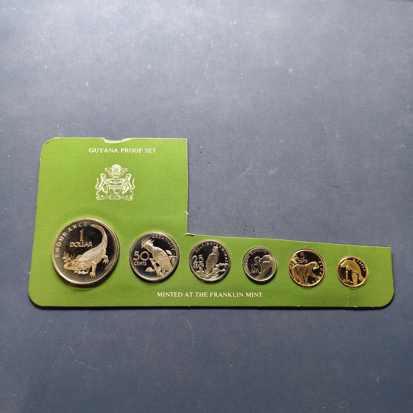 【全场包邮】纯粹捡漏拍501场-持续更新中 【少见】圭亚那1977年官方卡装精制套币-无银币+原盒-量7215