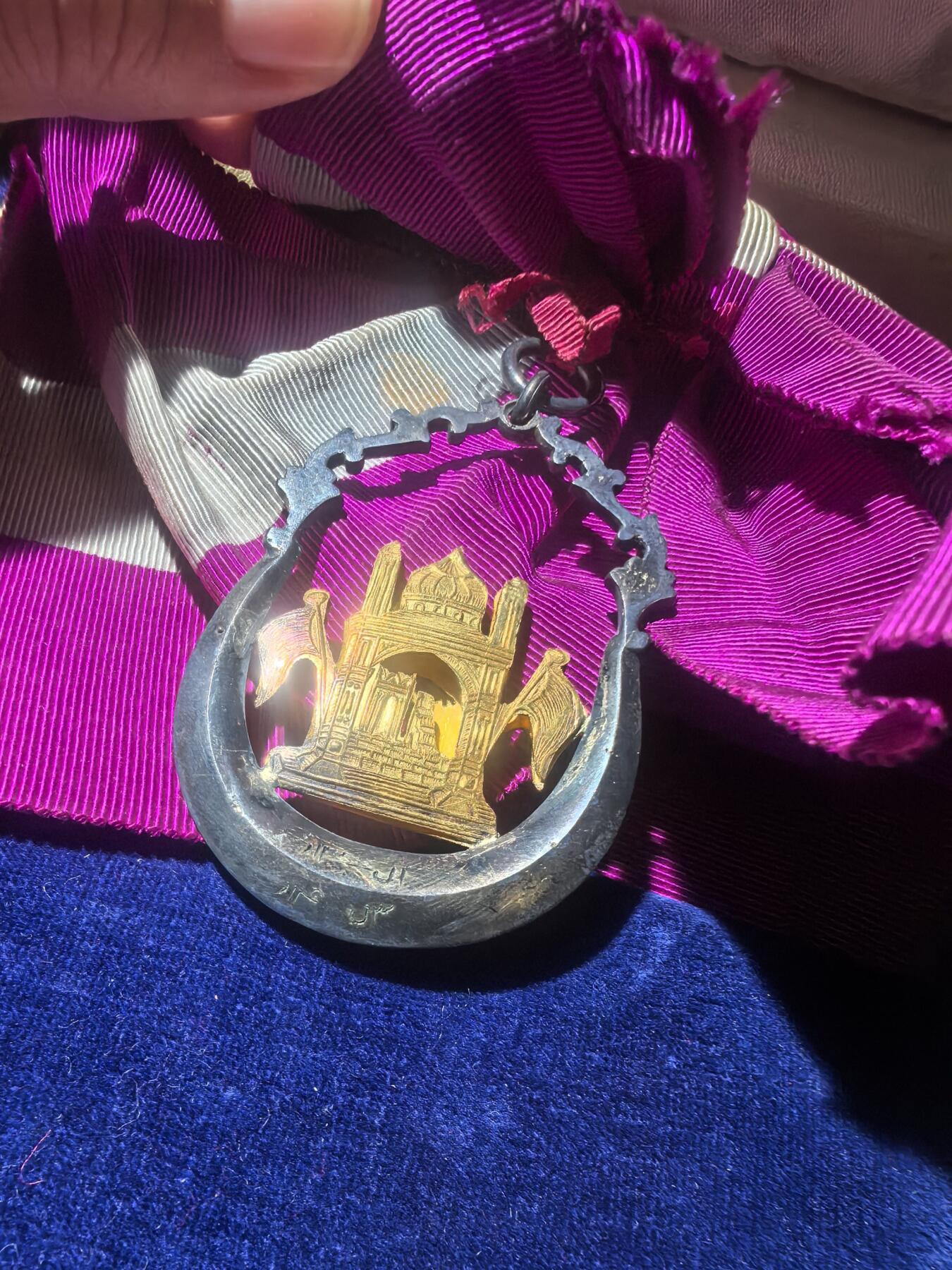 盛世勋华——号角文化勋章邮票专场拍卖第304期 阿富汗王国大十字级领袖勋章 银质带银标 带原盒 极为少见 不带盒市场价3900+美元参见图九