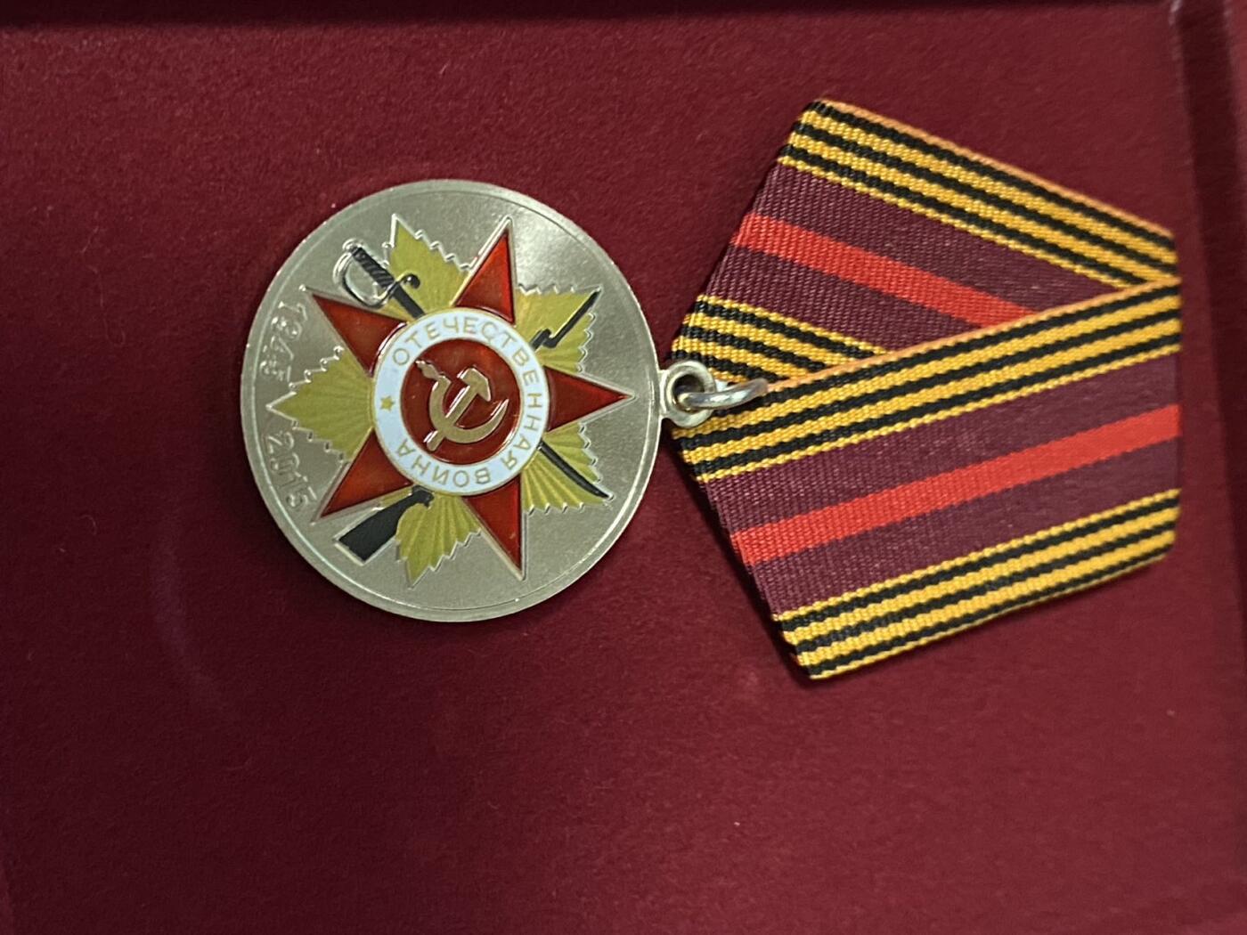 苏联勋章奖章2月12日晚上九点结束在麦稀奇 找不到的加我qq或者微信都是184277308备注苏章拍卖。最好加微信群每次都会通知还有提前可以一口价的 最近会持续拍卖一些东西。 苏联奖章胜利70年 好品 原盒带证书 女获得者2