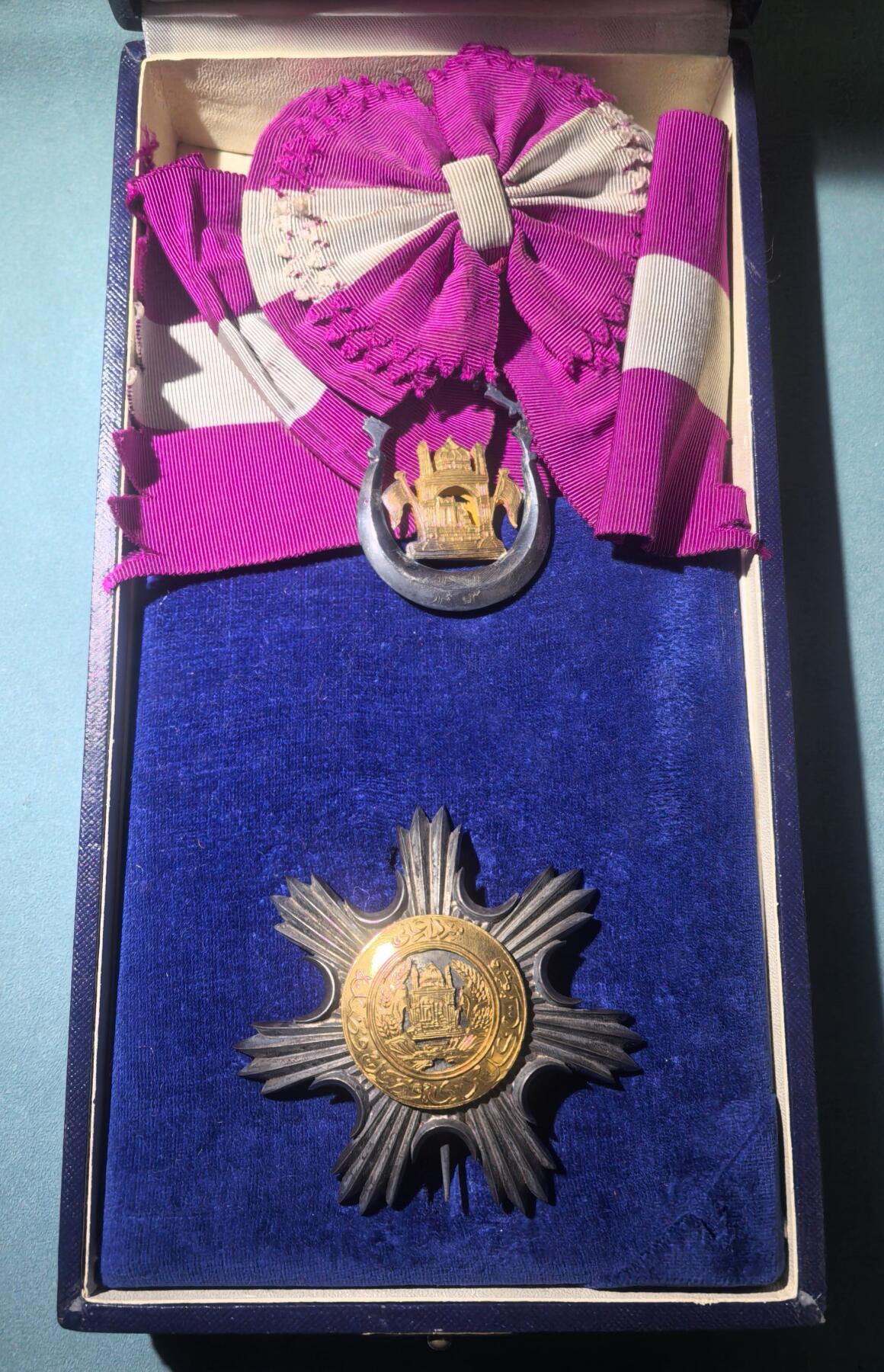 盛世勋华——号角文化勋章邮票专场拍卖第304期 阿富汗王国大十字级领袖勋章 银质带银标 带原盒 极为少见 不带盒市场价3900+美元参见图九