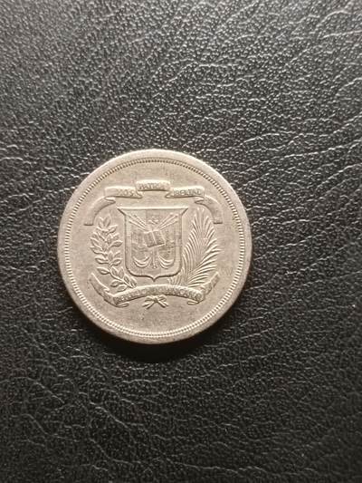 荟藏特别场次第一期——“社长的钢镚堆” - 多米尼加1979年25分 白铜制