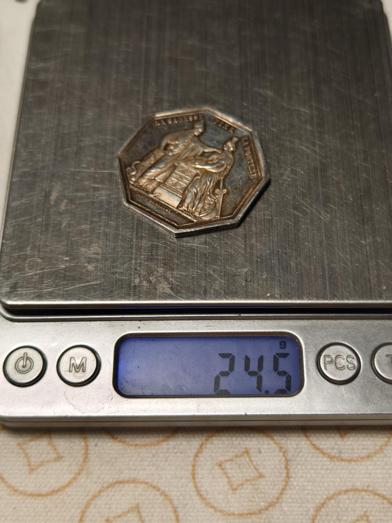 抚柳草堂-第十二期章牌钱币  奖章勋章限时免佣 满百包邮 放漏专场 1860-1879法兰西储蓄银行八角银章 950银重24.5克 36.5mm 蜜蜂银标 早期版本 美杜莎盾牌细节到位