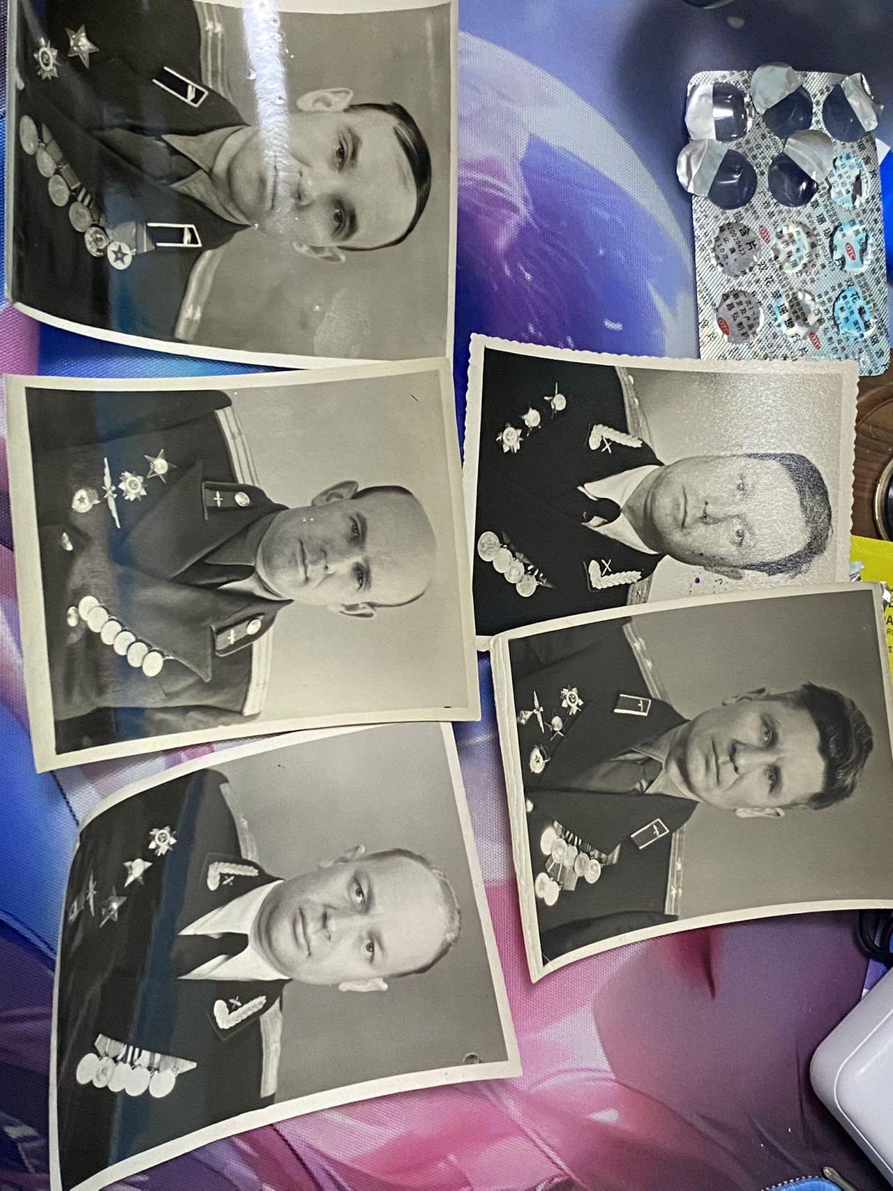 苏联勋章奖章2月12日晚上九点结束在麦稀奇 找不到的加我qq或者微信都是184277308备注苏章拍卖。最好加微信群每次都会通知还有提前可以一口价的 最近会持续拍卖一些东西。 苏联君官档案照片五张 2