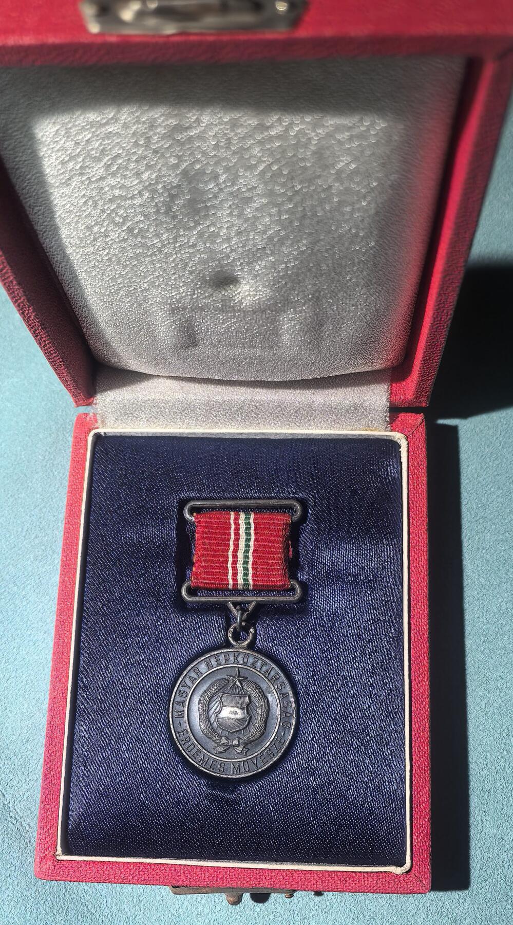 盛世勋华——号角文化勋章邮票专场拍卖第304期 匈牙利（社会主义）人民艺术家荣誉称号奖章 原盒极为少见