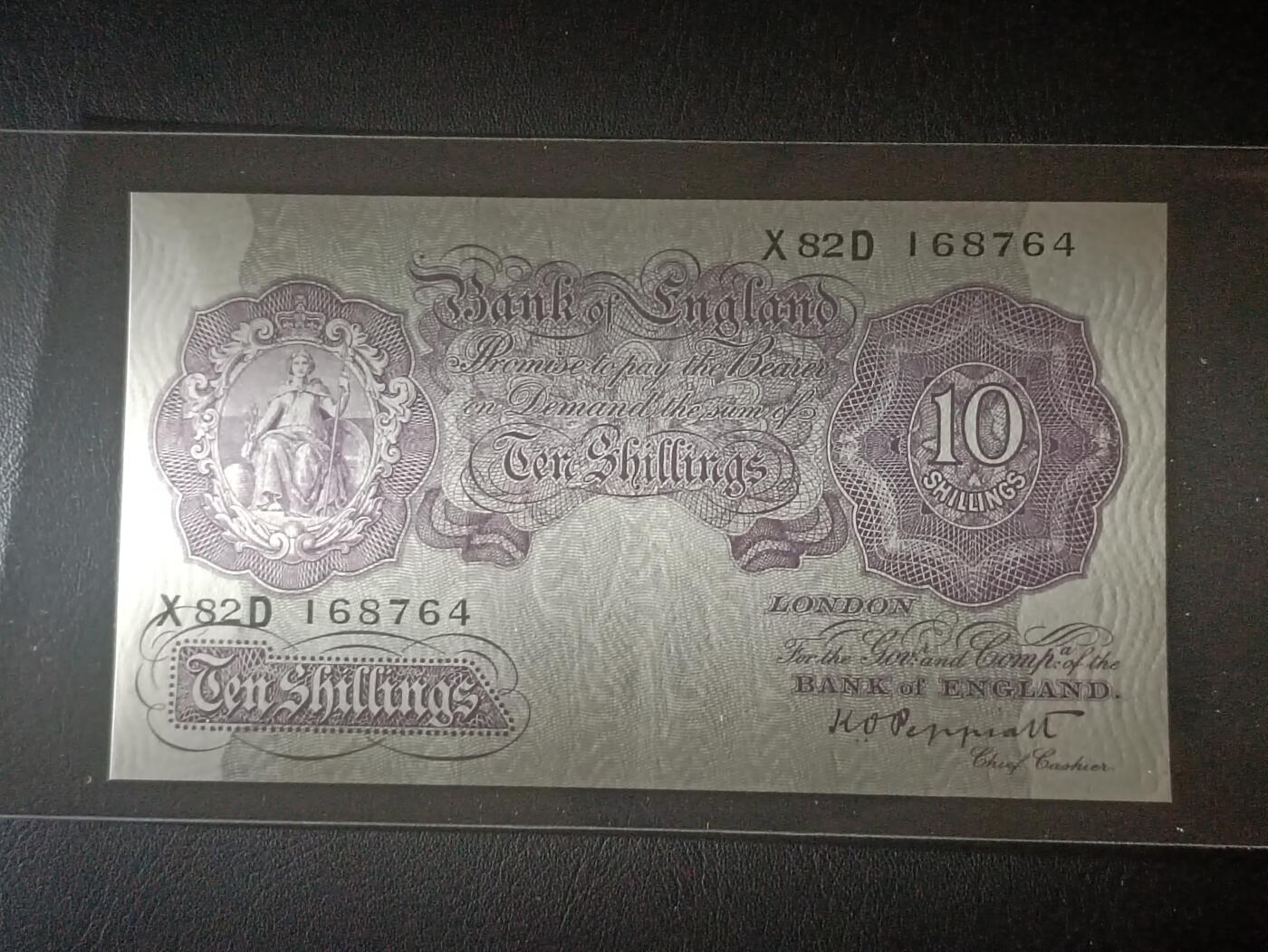 【年前末拍！】2026二月第二期，总216期 英格兰战时A序列10先令UNC-，有别于战前战后普通的红色版本用紫色印刷