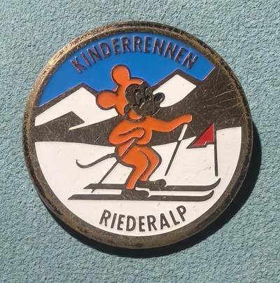 盛世勋华——号角文化勋章邮票专场拍卖第304期 - 瑞士里德阿尔普（Riederalp）滑雪学校儿童滑雪比赛（Kinderrennen）纪念证章 带厂标