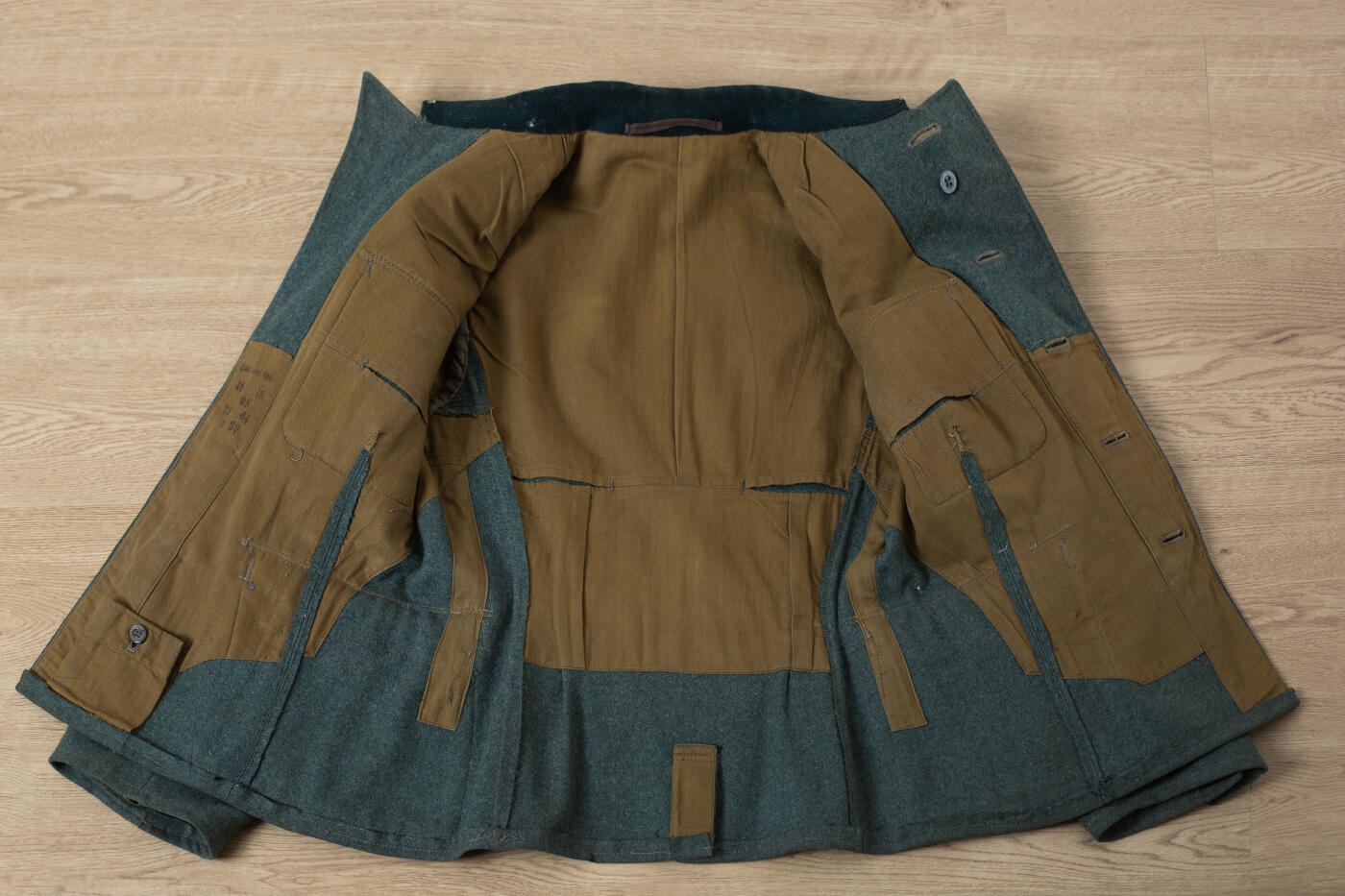 欢庆春节！戎马世界章牌大赏第112期春节大拍  德专场 m36 山地兵中尉野战服  品相极其好 版型也很好看