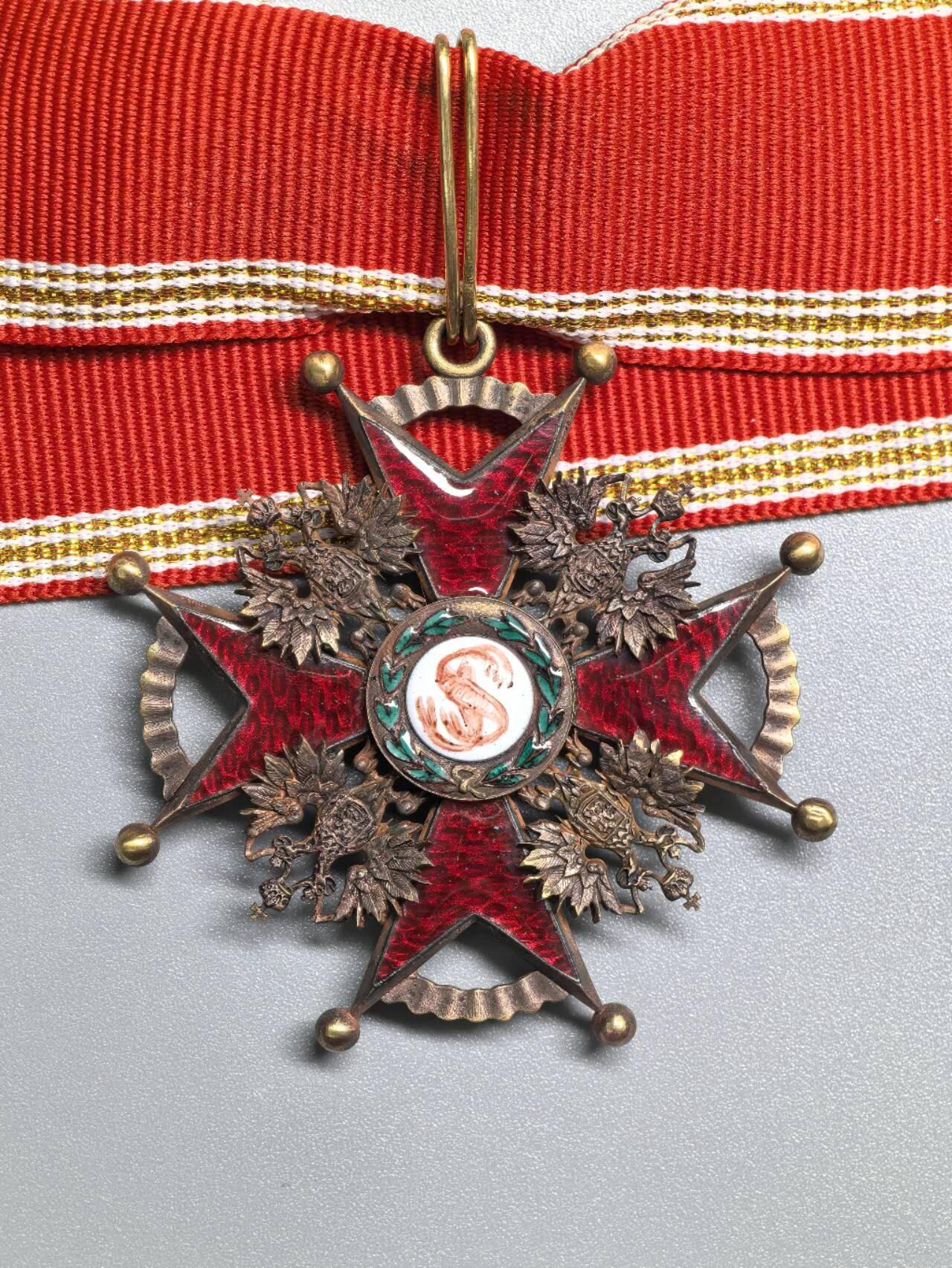 小驴勋章奖章收藏2月7日周六晚六点拍卖（珍爱和平，收藏战争，铭记历史，勿忘国耻，忠党爱国。有偿代拍，送拍规则在简介最后，参拍须阅读规则后再参拍，关系到运费包装发货时效真假辨别等关键信息，拍卖时不再发原图，看大图店主微信码在拍卖店铺介绍里）