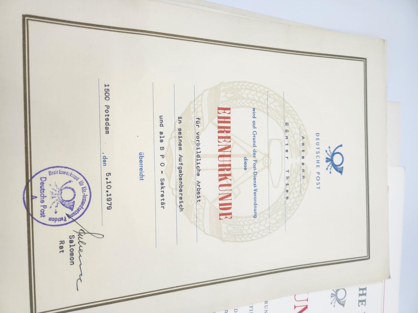 南水社第二次拍卖 民主德国波茨坦邮政负责人套证。任职证明、邮政等级资格证书、社会主义劳动积极分子荣誉证书、奖金证书、党内任职文件、工作通知及退休文件共计45张