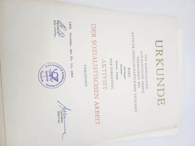 南水社第二次拍卖 民主德国波茨坦邮政负责人套证。任职证明、邮政等级资格证书、社会主义劳动积极分子荣誉证书、奖金证书、党内任职文件、工作通知及退休文件共计45张