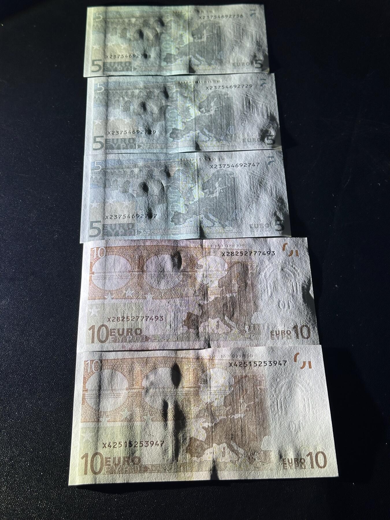 《外钞收藏家》第六百零九期（农历年前收官场、本期年后快递恢复正常再发货）（本平台长期征集拍品、欢迎藏友们联系合作） 二签5和10欧元 五张一起 全新