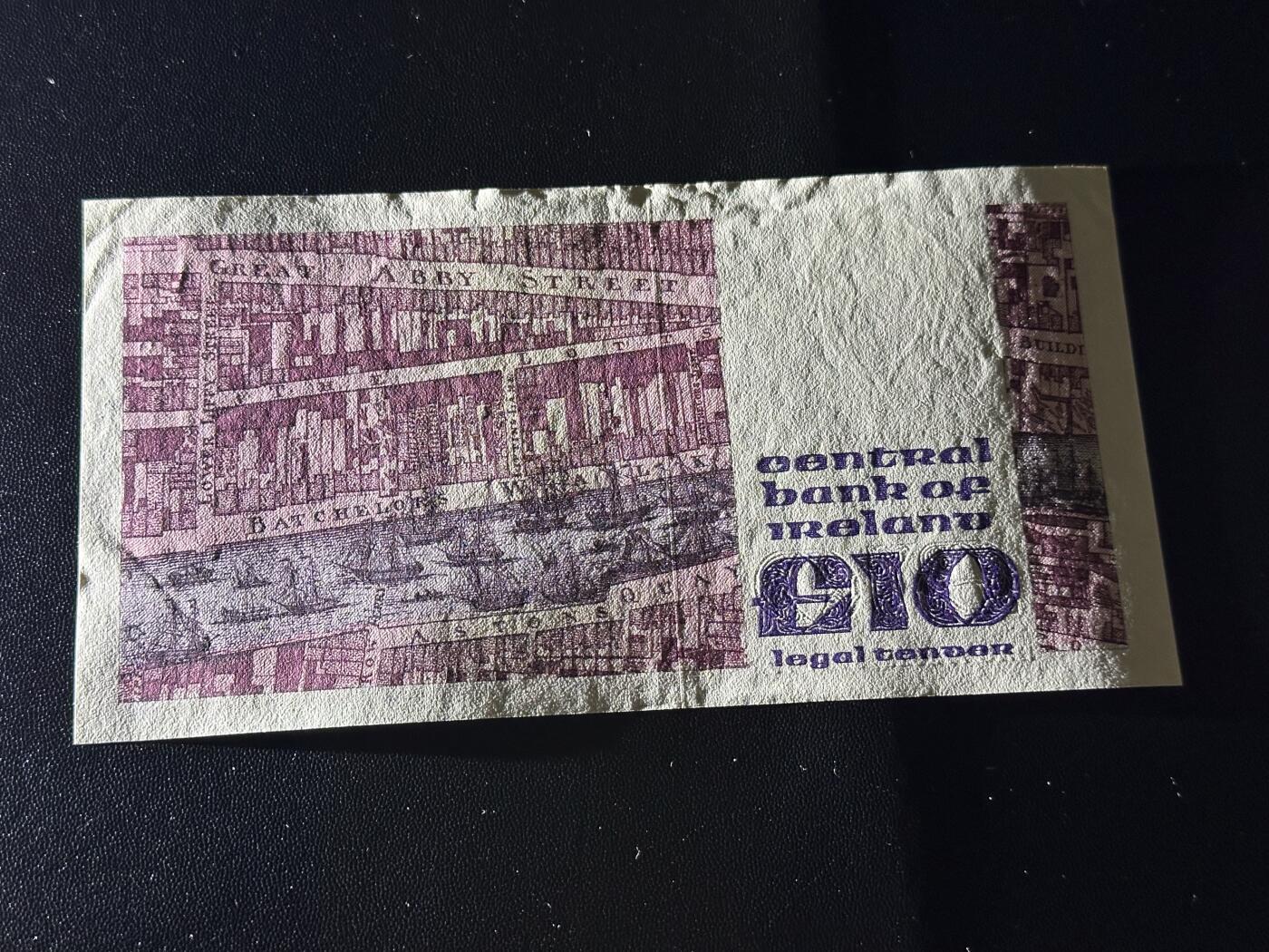 《外钞收藏家》第六百零九期（农历年前收官场、本期年后快递恢复正常再发货）（本平台长期征集拍品、欢迎藏友们联系合作） 爱尔兰1979年10镑（9品左右，大票幅纸币，全程无4）		9品