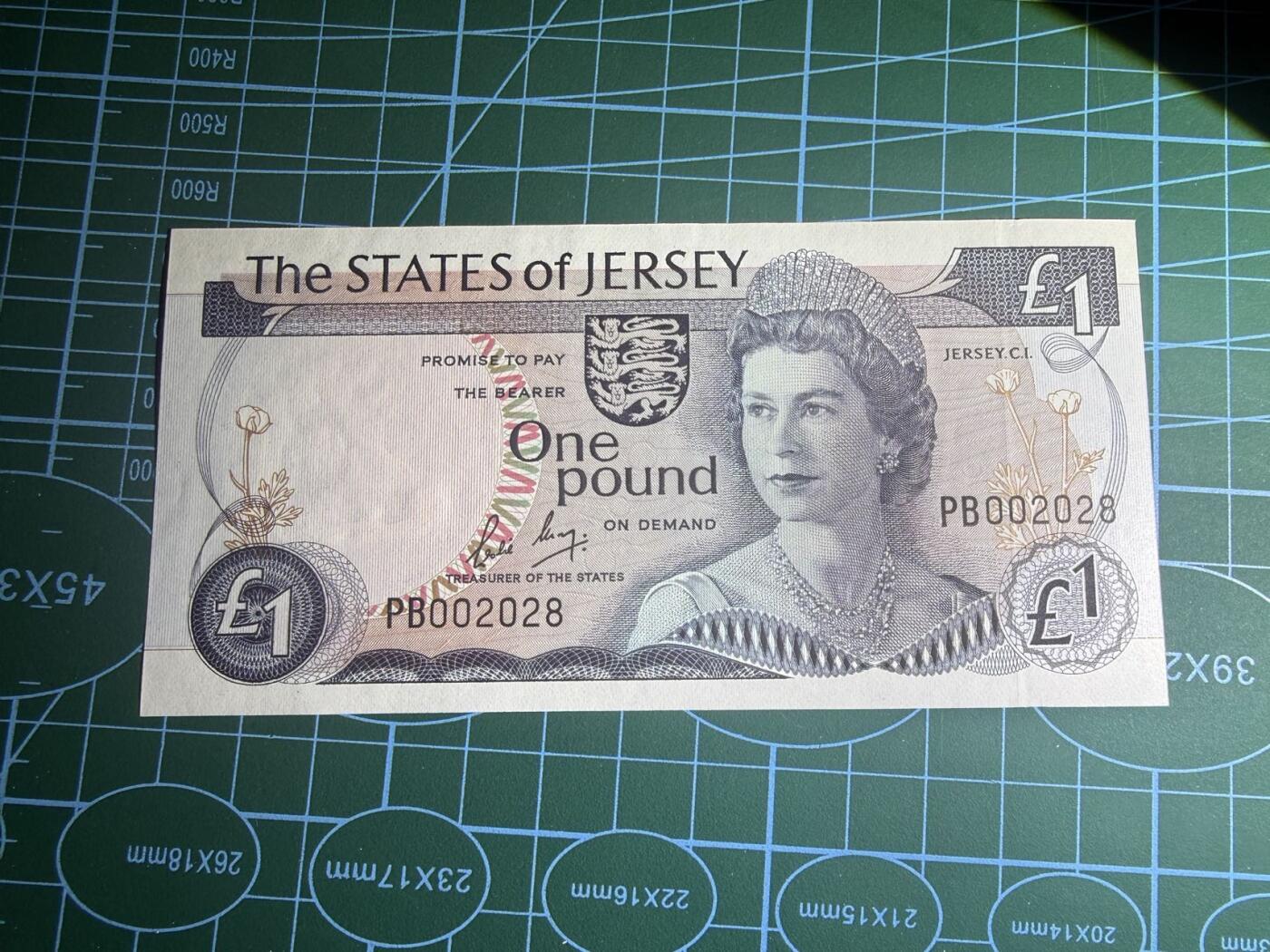 【炜奕收藏】，第五十九期，苏格兰多时期钞票，年前最后一期，拍后所有寄存物品将寄出 1976-1988年泽西1镑，UNC品相，号码无347千位号年份号