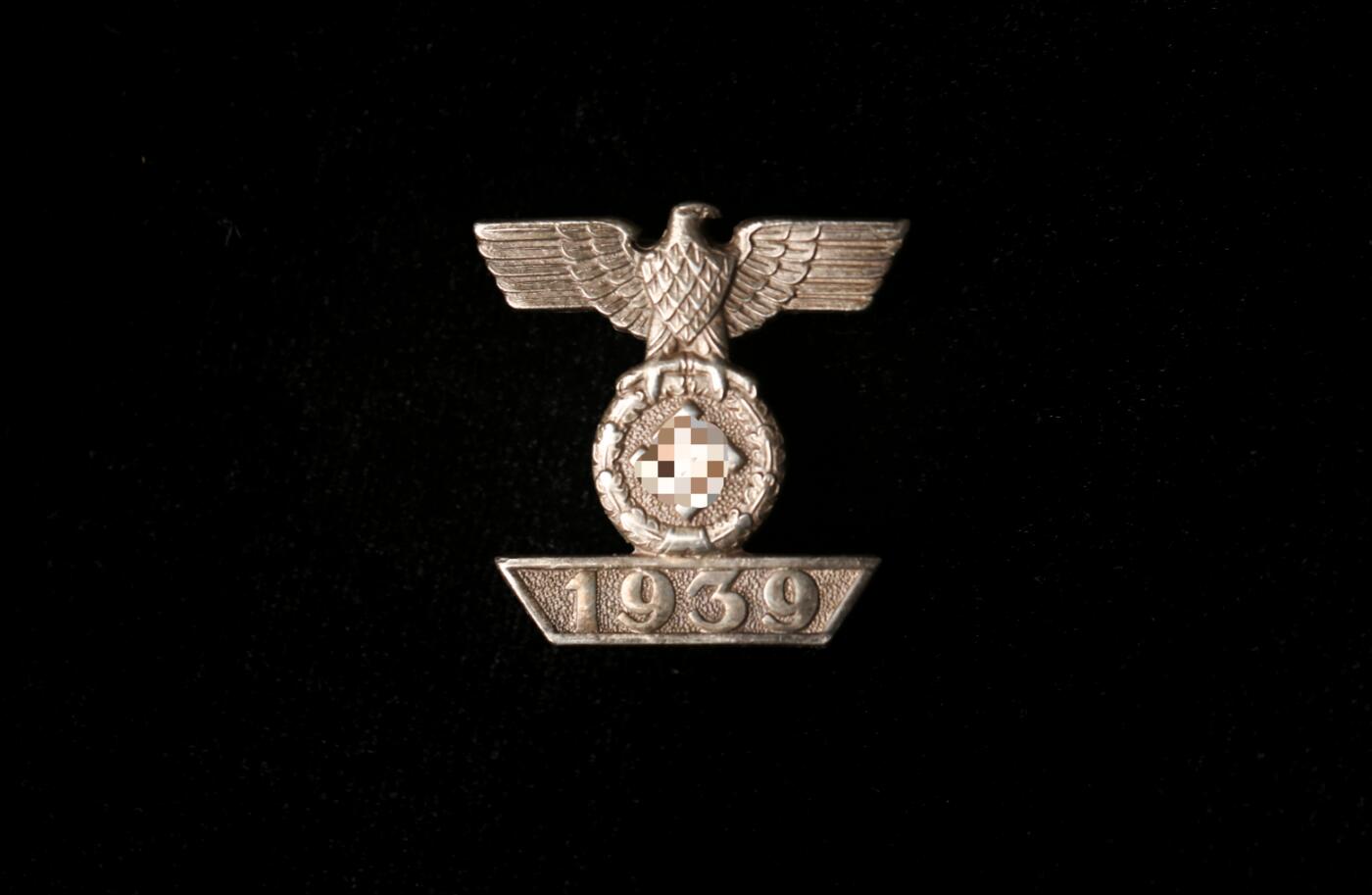 欢庆春节！戎马世界章牌大赏第112期春节大拍  德专场 L/11标 早期铜制二级铁十字勋饰  非常好的一个sp2，原装绶带烂完了，可以和下一个ek2组合