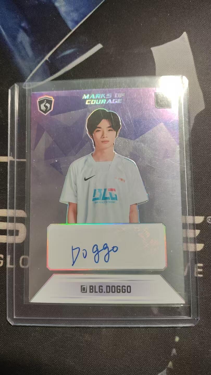 不凡玩品 LPL 英雄联盟  BLG. Doggo 17/50编 签字 贴签 Marks Of Courage 