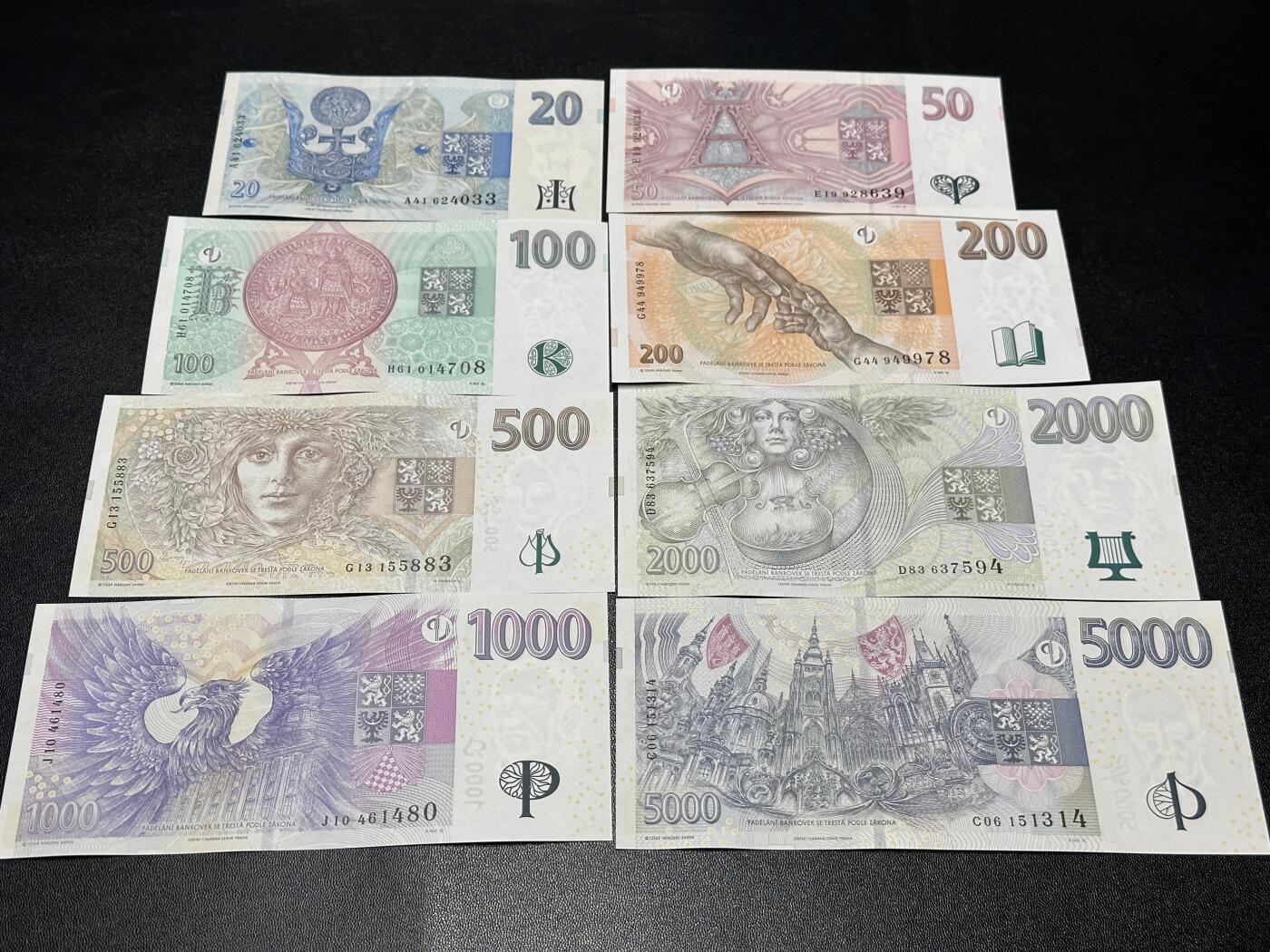 《外钞收藏家》第六百零九期（农历年前收官场、本期年后快递恢复正常再发货）（本平台长期征集拍品、欢迎藏友们联系合作） 捷克20-5000克朗 8张一起 全新UNC /20克朗有个轻微荧光点