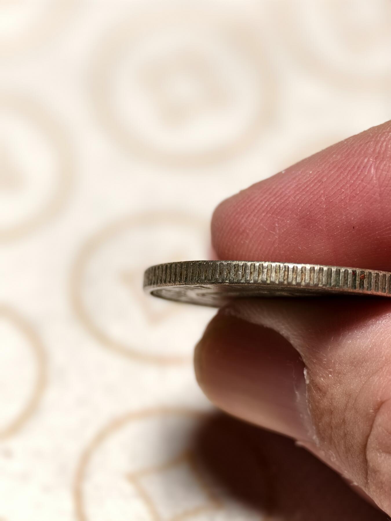 抚柳草堂-第十二期章牌钱币  奖章勋章限时免佣 满百包邮 放漏专场 1937丹麦克里斯蒂安十世在位25周年纪念2克朗银币 重15.1g  原味自然老包浆 观感舒适