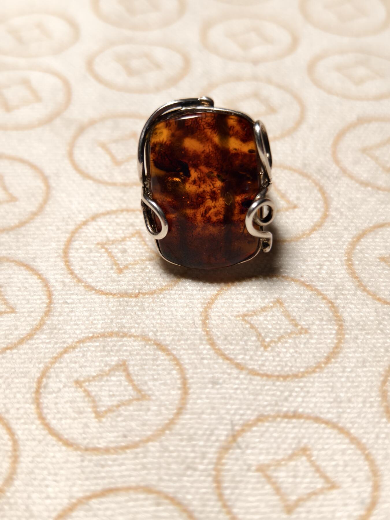 抚柳草堂-第十二期章牌钱币  奖章勋章限时免佣 满百包邮 放漏专场 天然琥珀戒指 925银镶嵌 天然材质品相如图 重9.9g