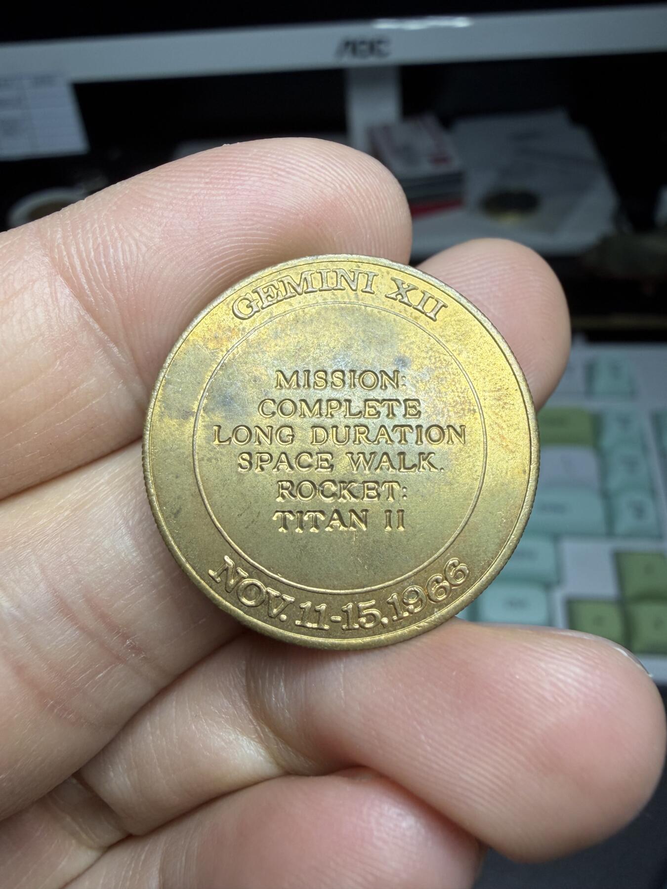 2025年集古藏今外币拍卖第二期-第5场—（总第305拍），可以寄存60天，满160元包邮。 1966年登月纪念章，直径26毫米